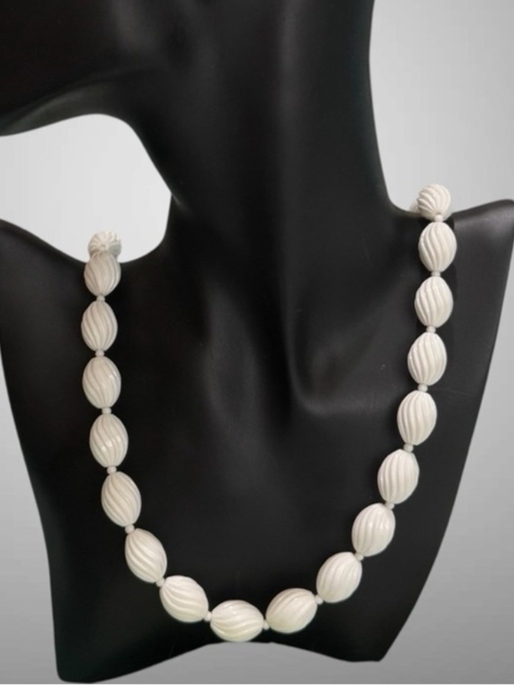 VINTAGE CROWN TRIFARI SPIRAL BEAD NECKLACE